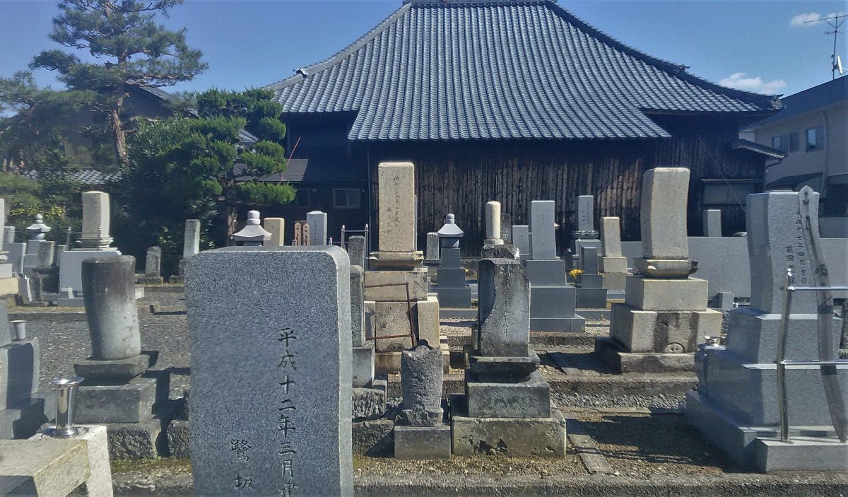 お寺と墓